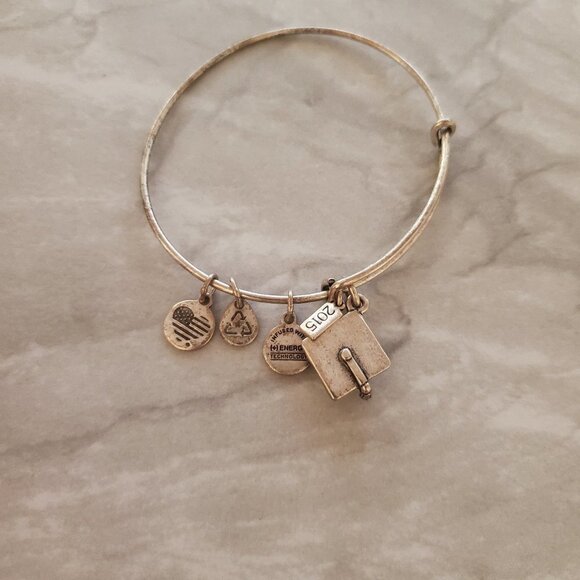 🎓 Alex and Ani Silver 2015 Graduation Cap Expandable Charm Bracelet 🎓 - Picture 1 of 3